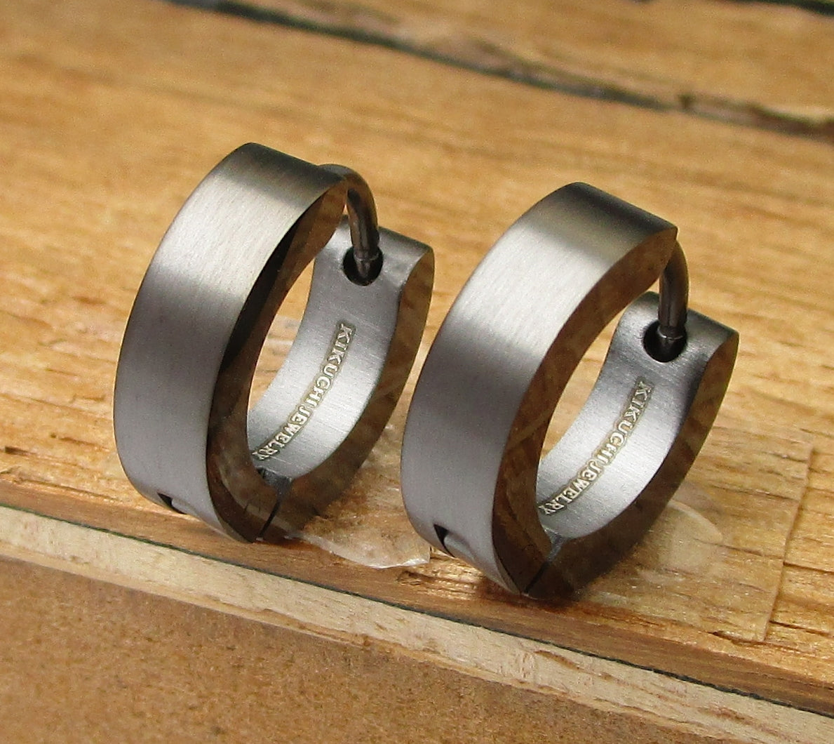 đ¶ Titan StĂ€bchen Ohrringe Edelstahl Klapp Creolen Eisenschwarz Matt HochglĂ€nzend Ă 13 - 18 mm
